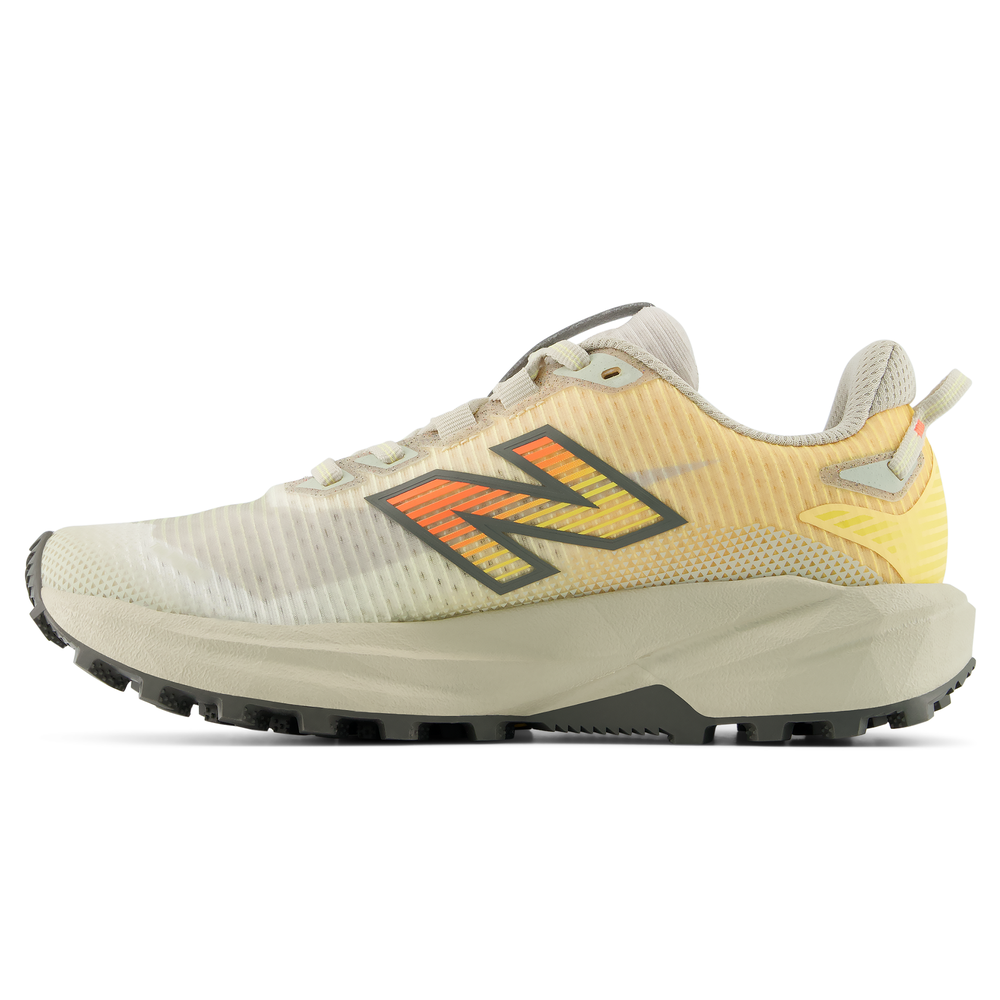 Dámské boty New Balance FuelCell Rebel Trail WRBT6G2 – béžové