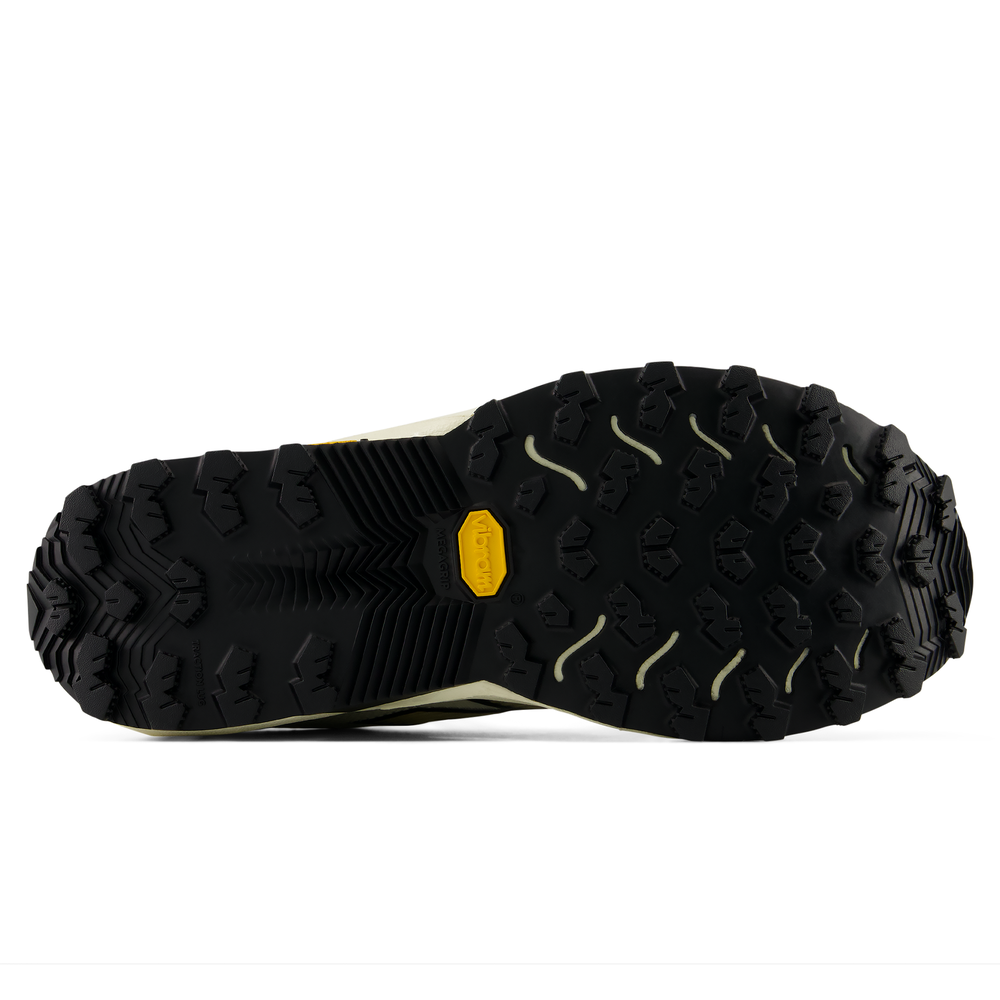 Pánské boty New Balance FuelCell Rebel Trail MRBT8VW – béžové