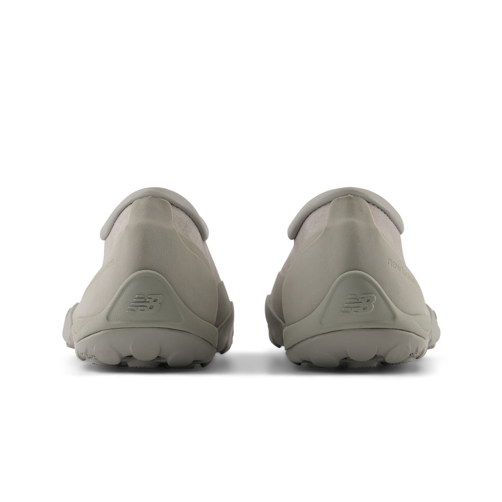Unisex boty New Balance Minimus MT10T8WQ – šedé