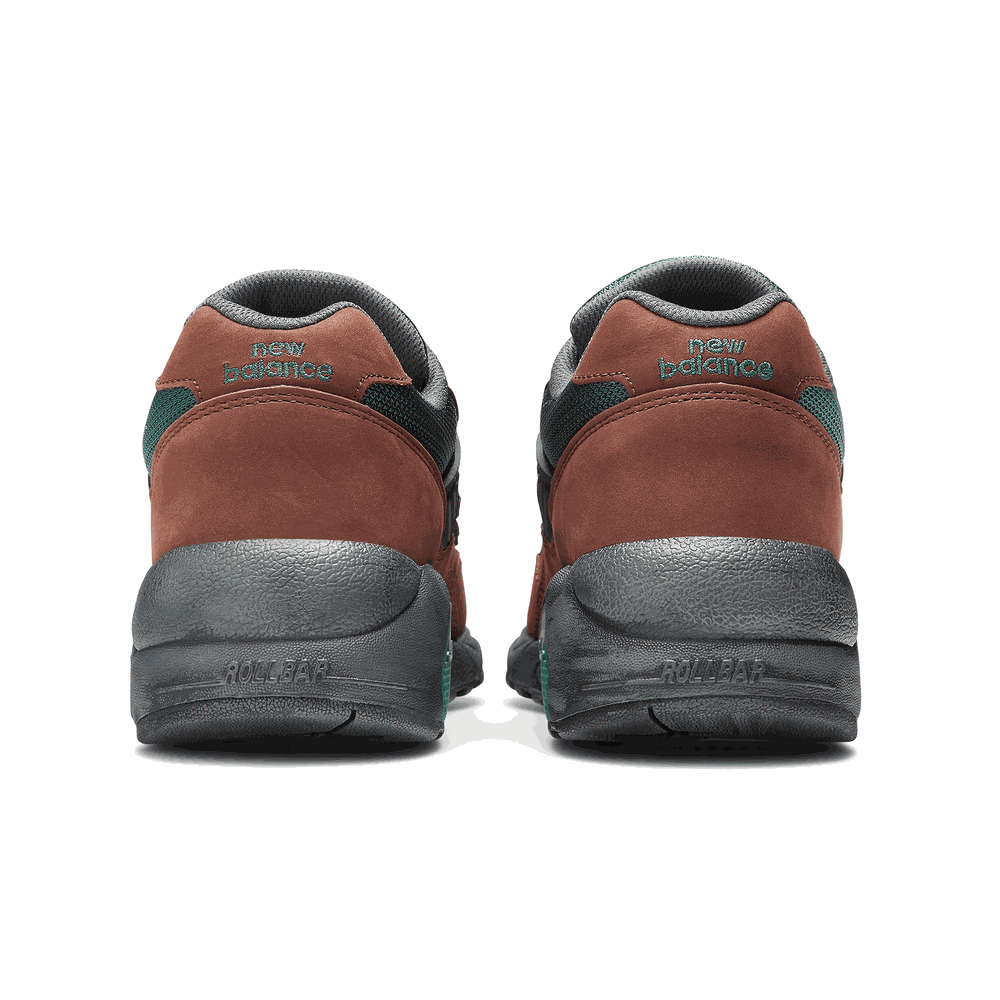 Pánské boty New Balance MT580RTB – hnědý