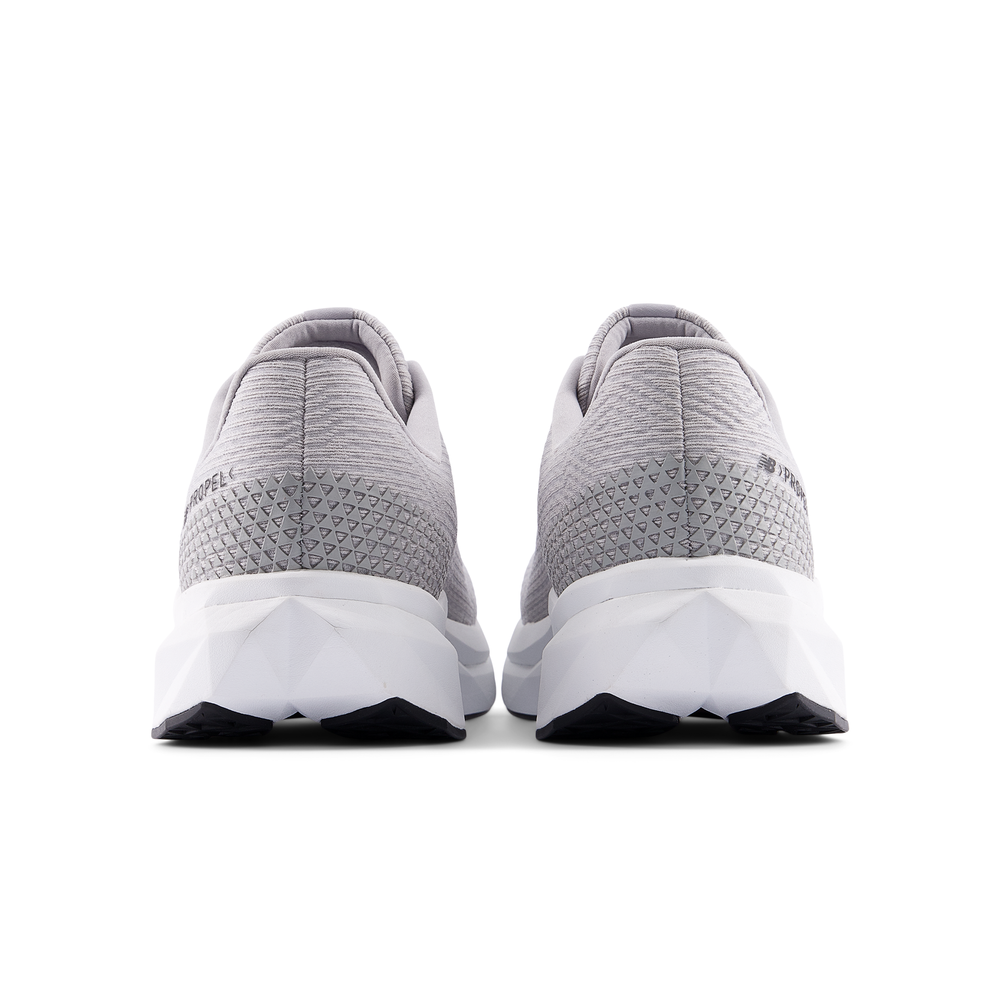 Pánské boty New Balance FuelCell Propel v5 MFCPRCV5 – šedé