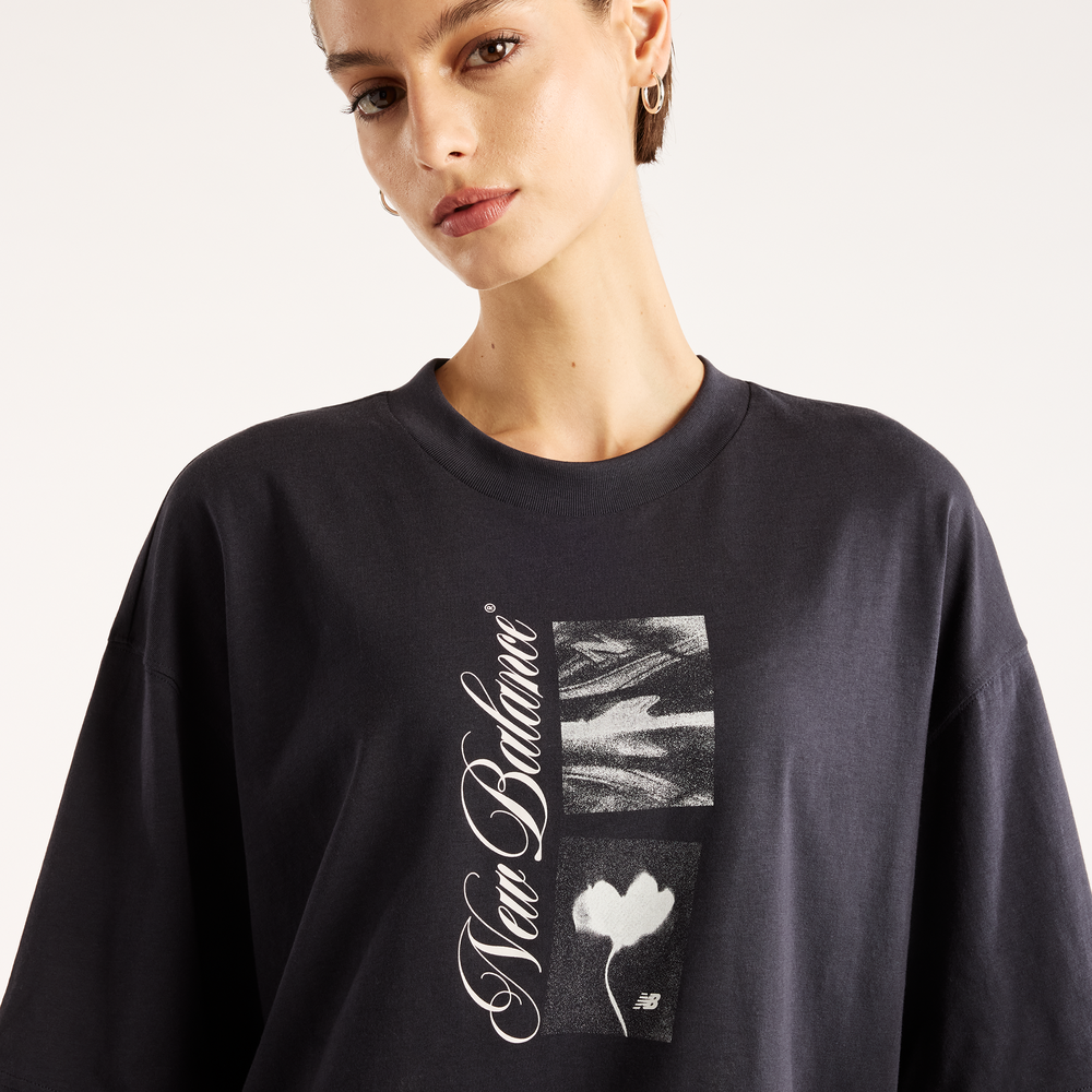Dámské tričko New Balance Pressed Flowers Script – černé