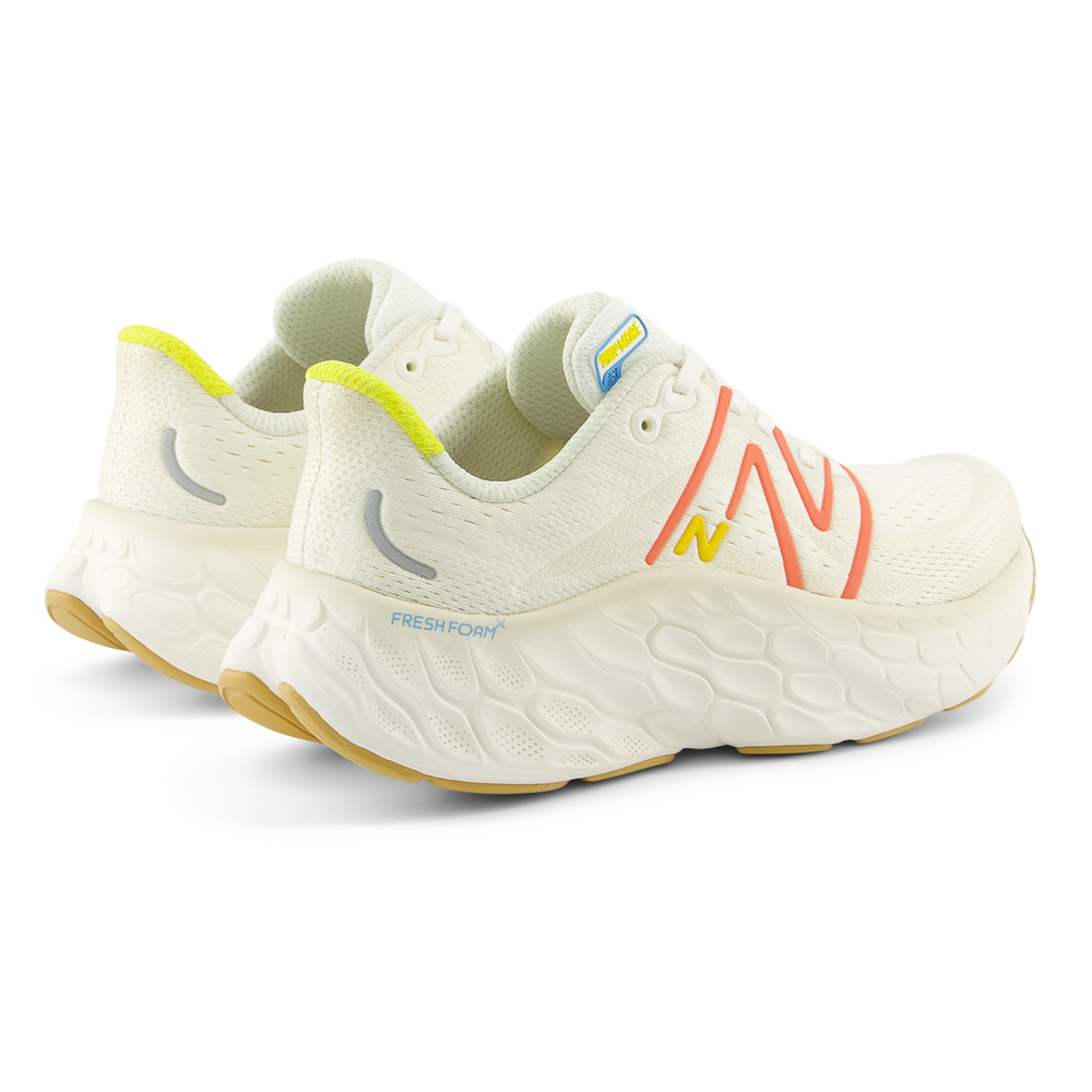 Dámské boty New Balance Fresh Foam X More v4 WMORCF4 – bílé
