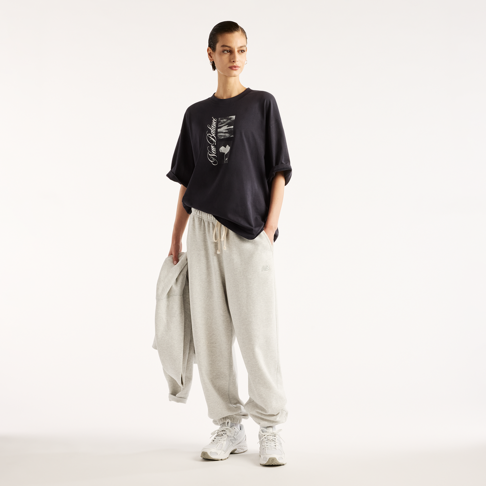 Dámské tričko New Balance Pressed Flowers Script – černé