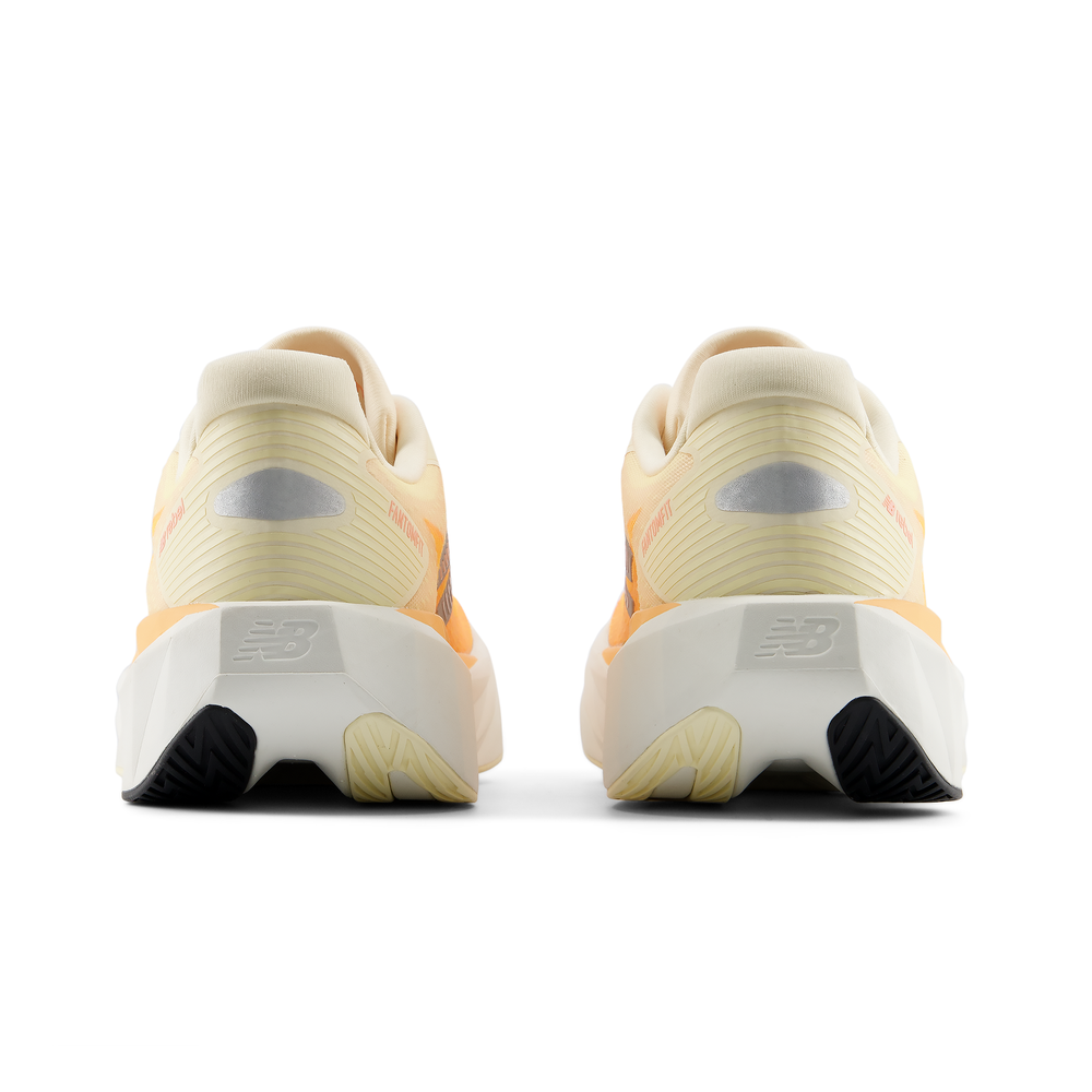 Dámské boty New Balance FuelCell Rebel v5 WFCX8KC – oranžová