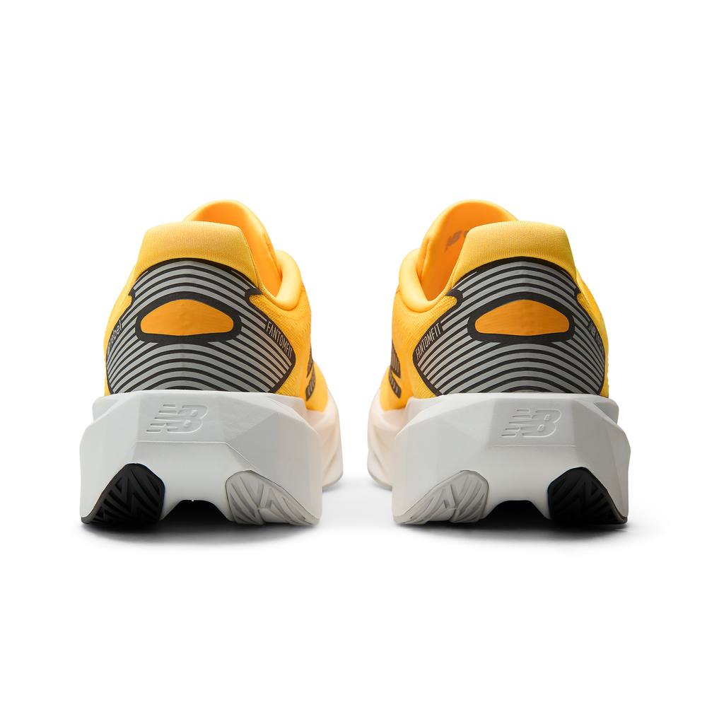 Dámské boty New Balance FuelCell Rebel v5 WFCX2C3 – oranžová
