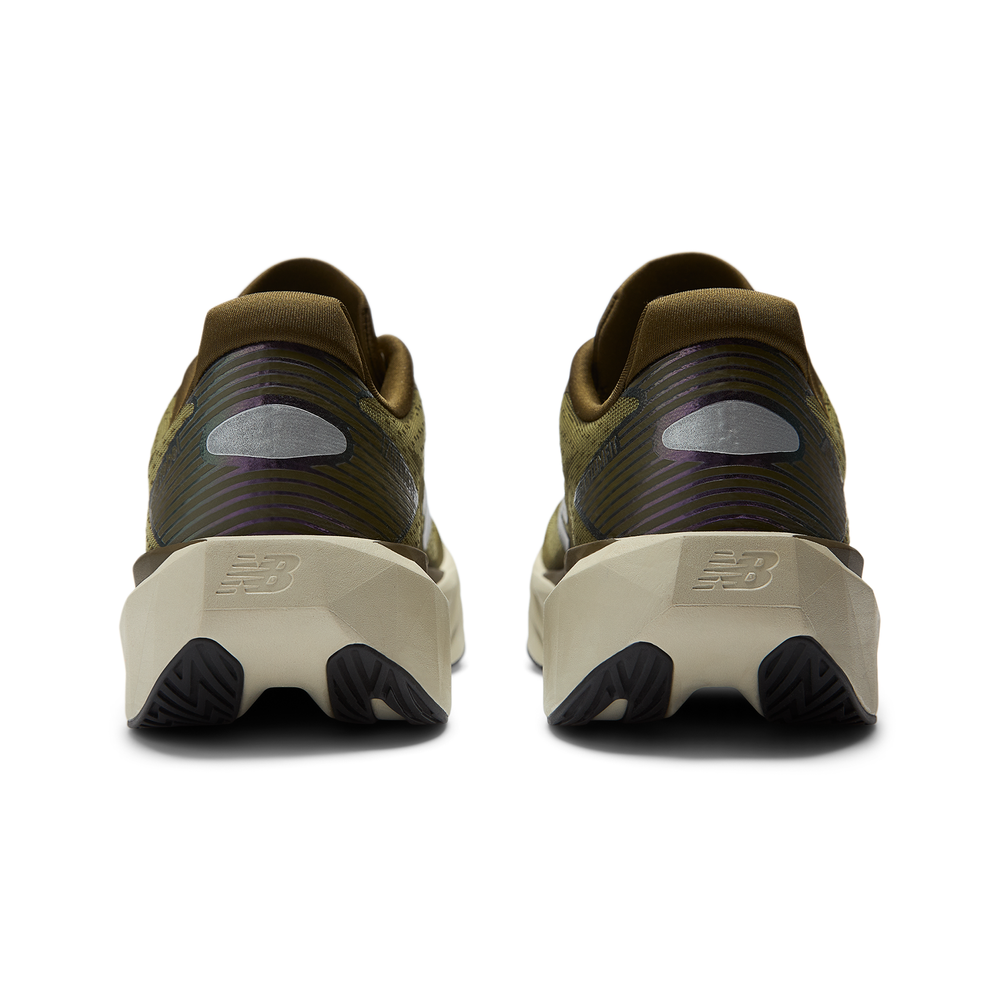 Pánské boty New Balance FuelCell Rebel v5 MFCXPB5 – zelené