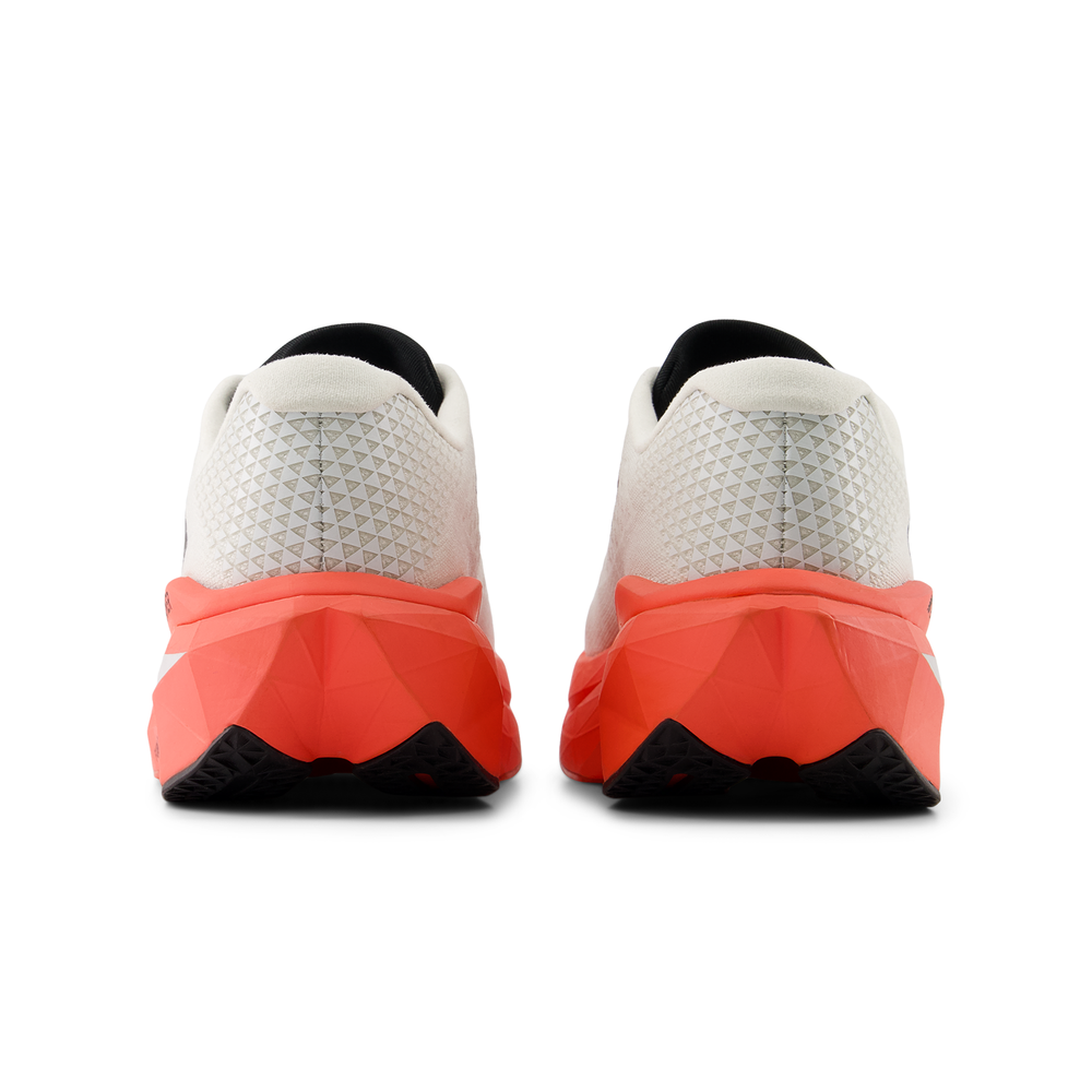 Boty na běhání New Balance FuelCell SuperComp Trainer v3 MRCXY4 – bílé