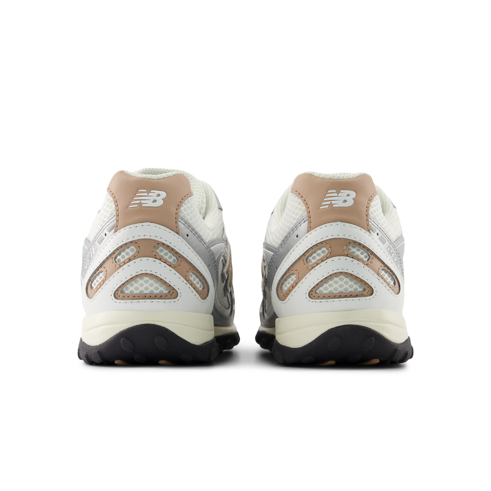 Unisex boty New Balance U204LSWA – stříbrný