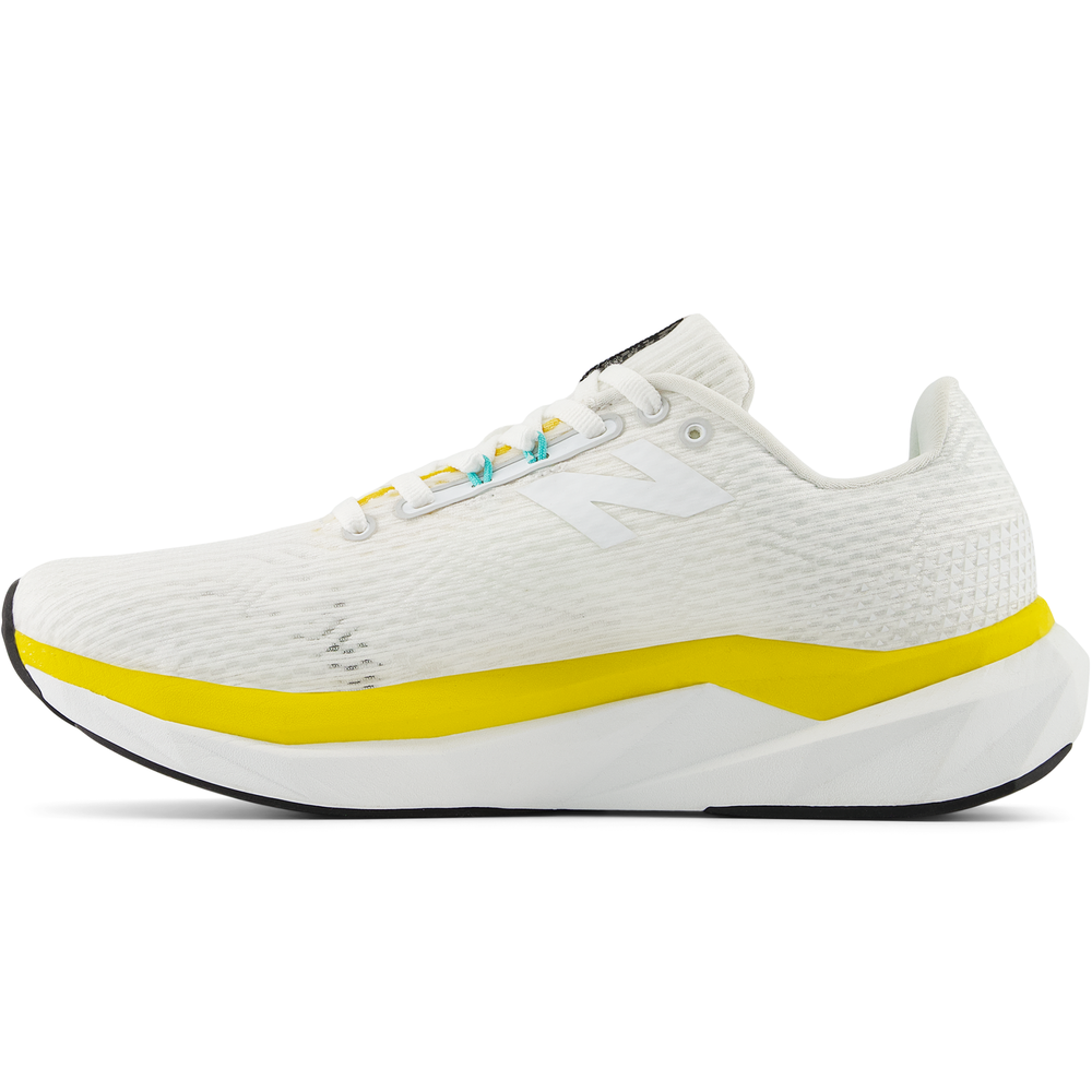 Dámské boty New Balance FuelCell Propel v5 WFCPRLC5 – bílé