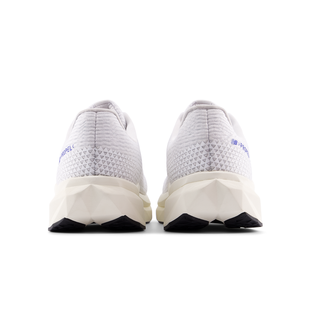 Pánské boty New Balance FuelCell Propel v5 MFCPRCZ5 – bílé