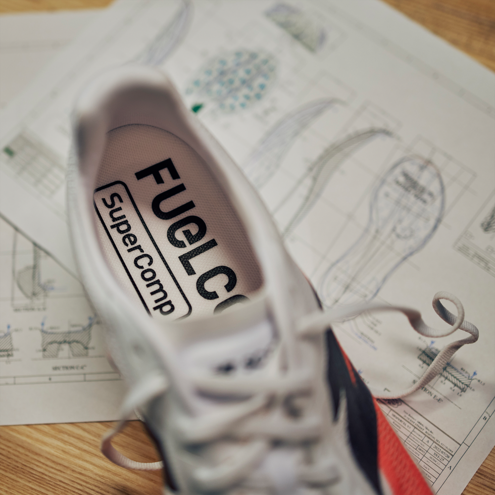 Boty na běhání New Balance FuelCell SC Elite V5 MRCELLR5 – oranžová