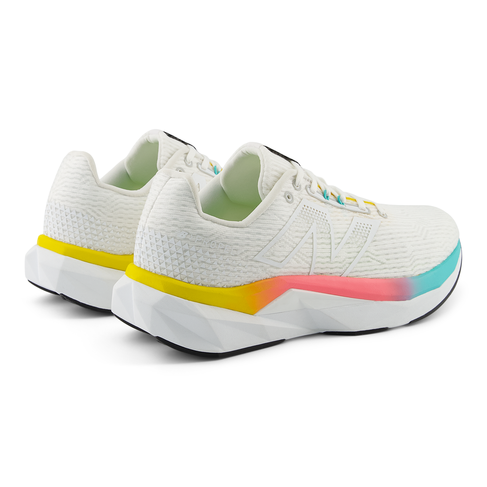 Pánské boty New Balance FuelCell Propel v5 MFCPRLC5 – bílé