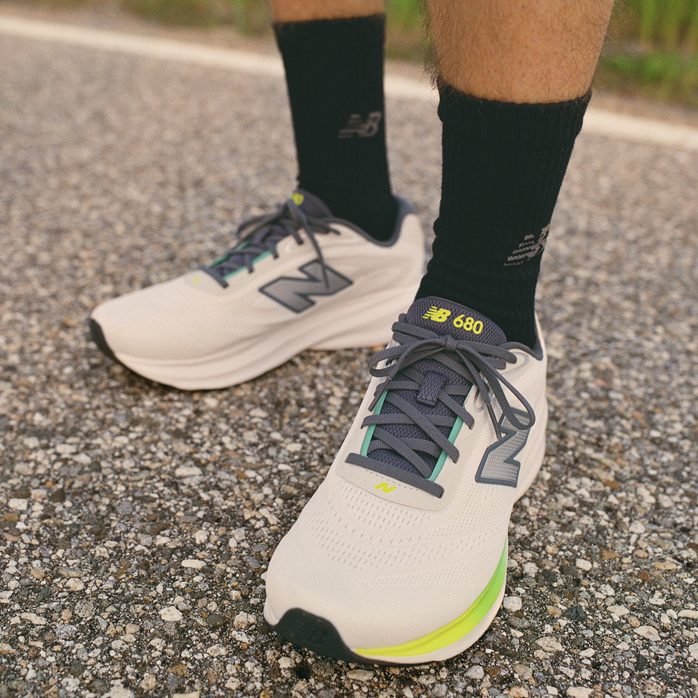 Pánské boty New Balance Fresh Foam 680 v9 M68025Z – bílé