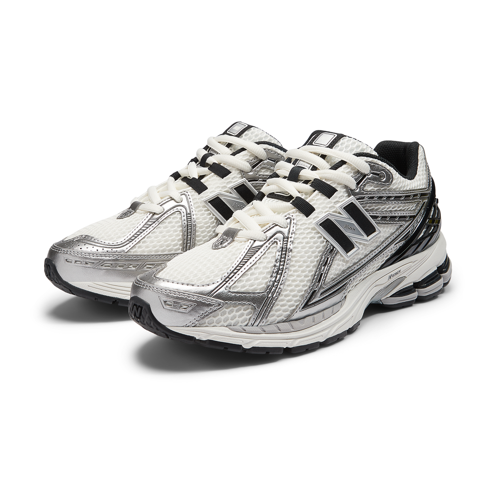 Unisex boty New Balance M1906RER – stříbrný