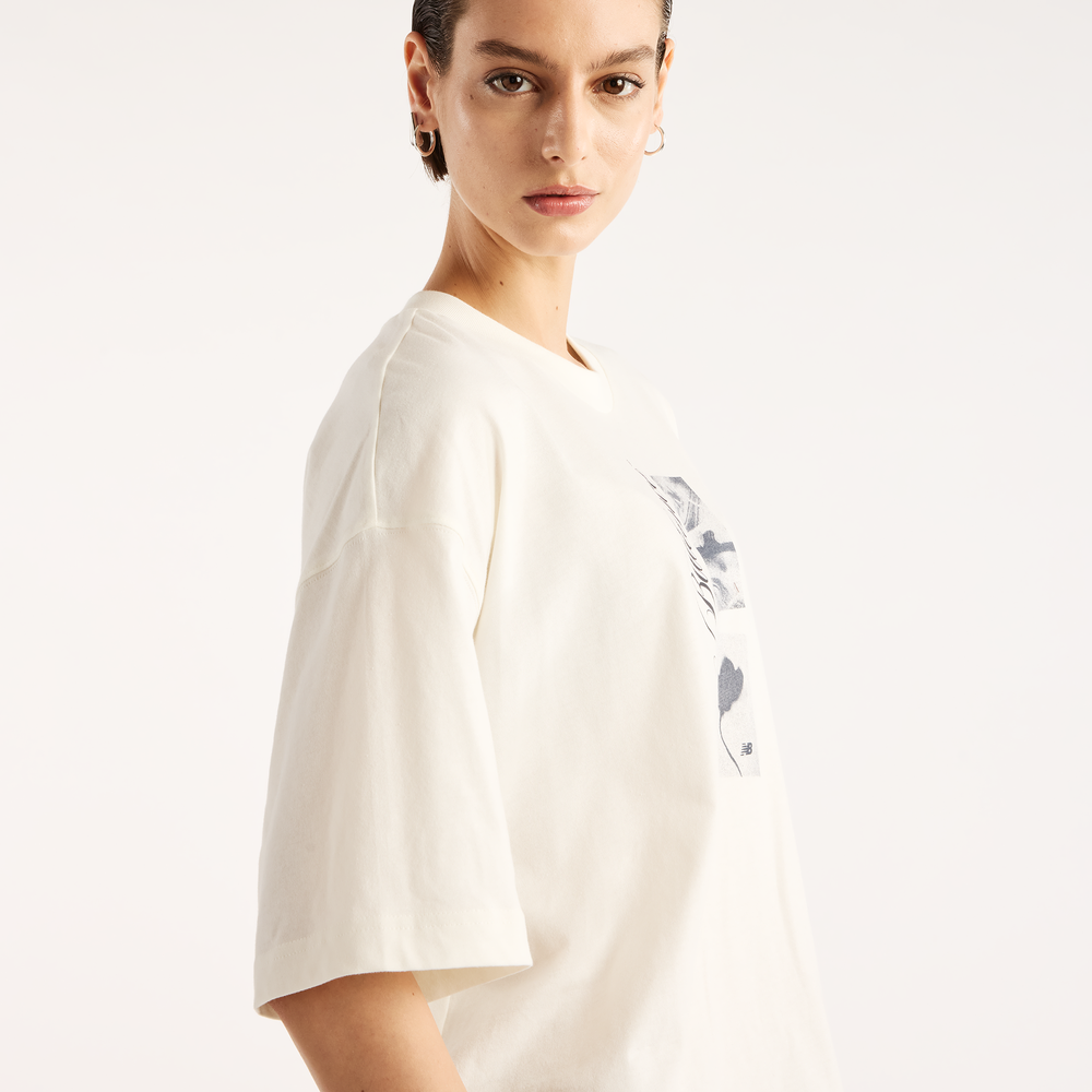 Dámské tričko New Balance Pressed Flowers Script – béžové