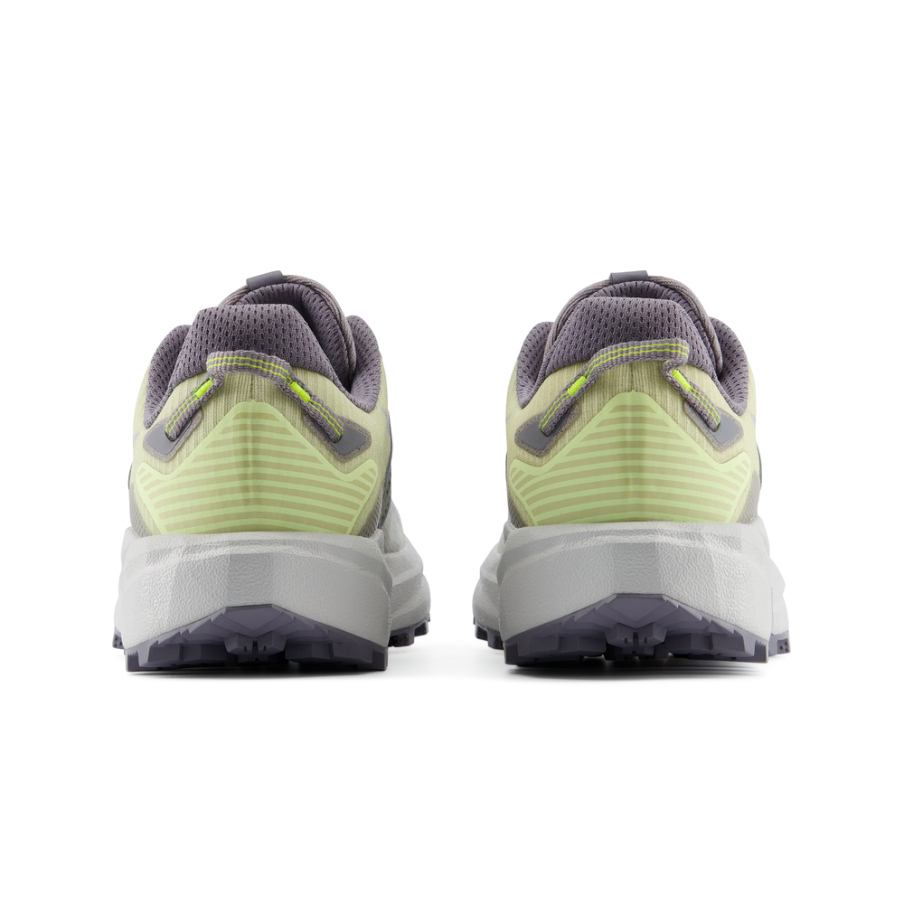 Dámské boty New Balance FuelCell Rebel Trail WRBT675 – šedé