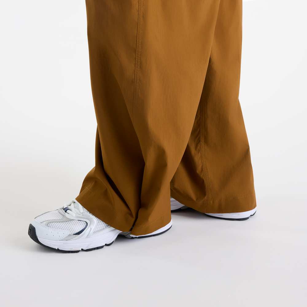 Dámské kalhoty New Balance Cargo – hnědý