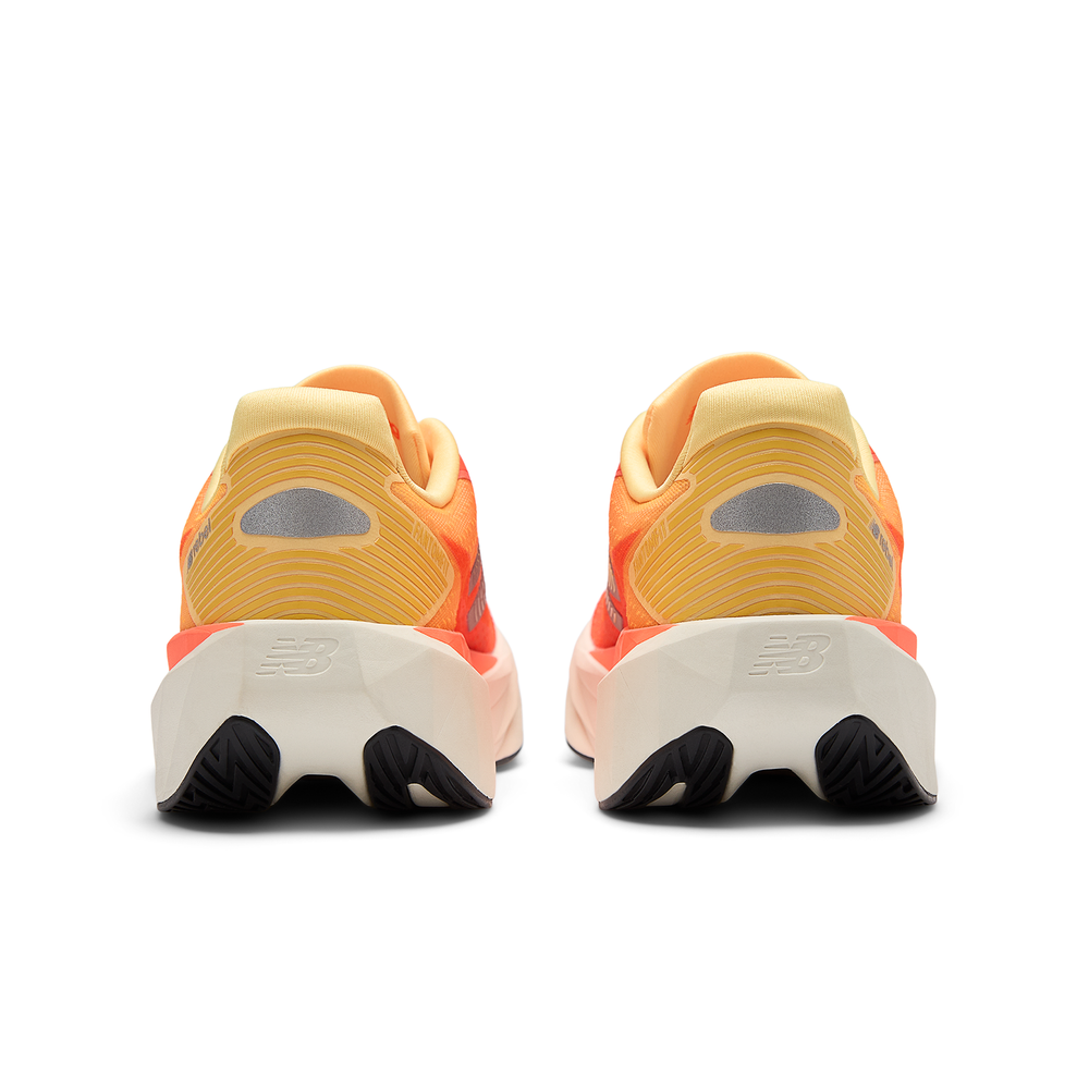 Dámské boty New Balance FuelCell Rebel v5 WFCX92I – oranžová