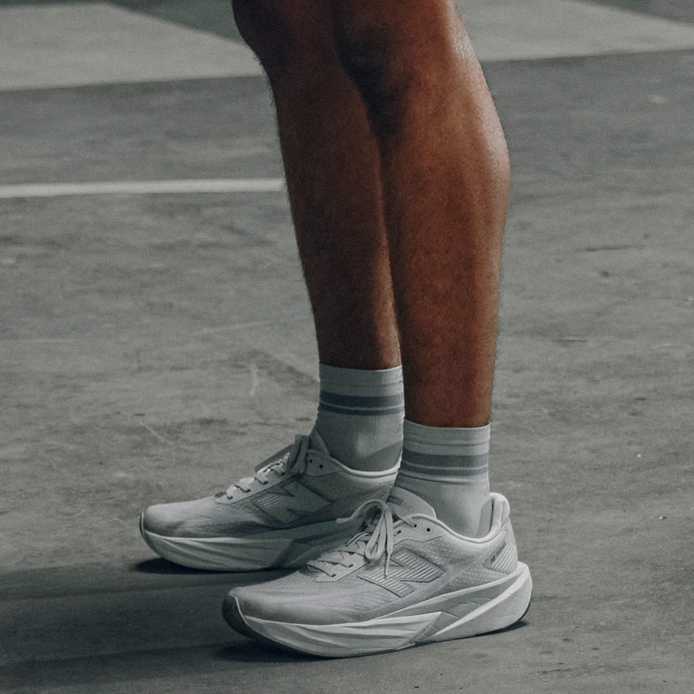 Pánské boty New Balance FuelCell Rebel v5 MFCX3NO – šedé