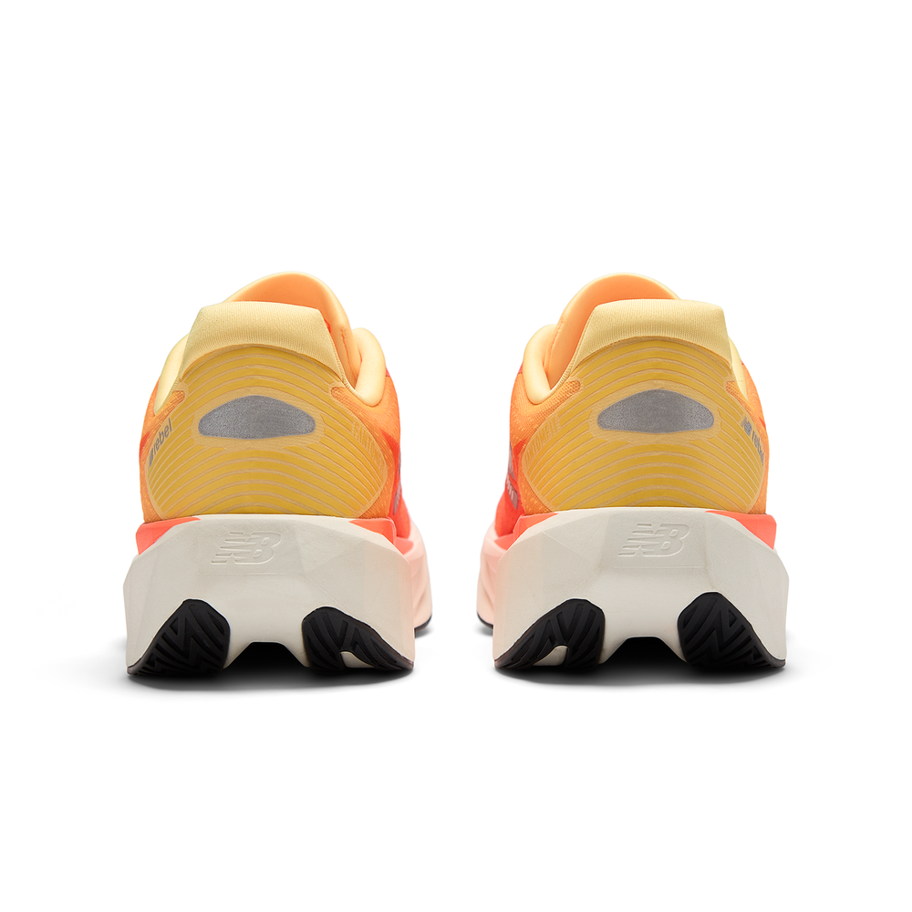 Pánské boty New Balance FuelCell Rebel v5 MFCX3L8 – oranžová