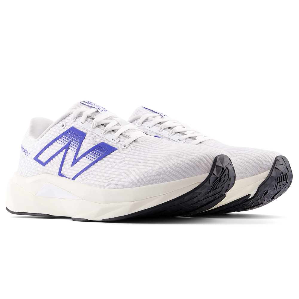 Pánské boty New Balance FuelCell Propel v5 MFCPRCZ5 – bílé