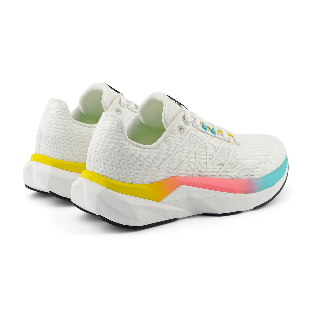 Dámské boty New Balance FuelCell Propel v5 WFCPRLC5 – bílé