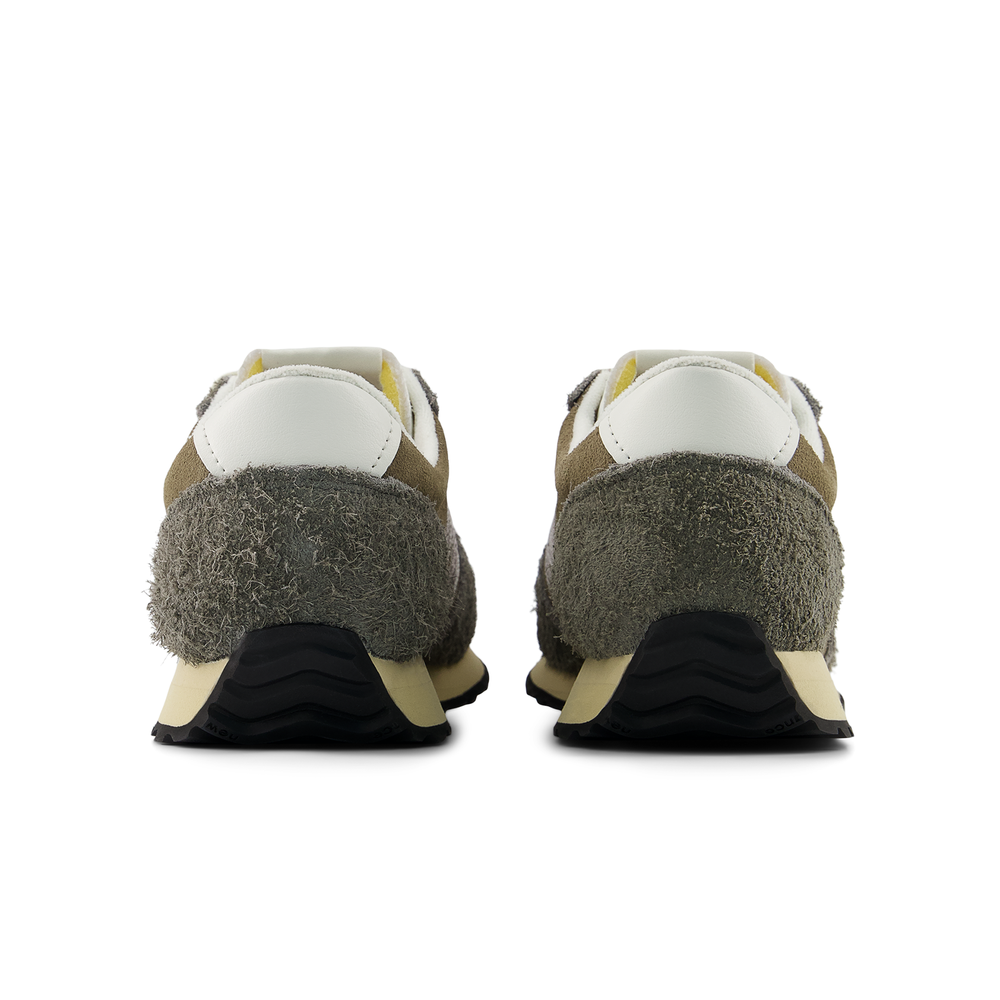 Unisex boty New Balance U4717CF – hnědý