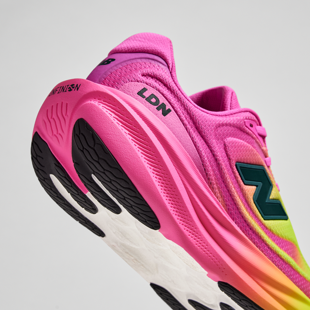 Boty na běhání New Balance FuelCell SC Elite V5 TCS London Marathon MRCEL55L – růžové