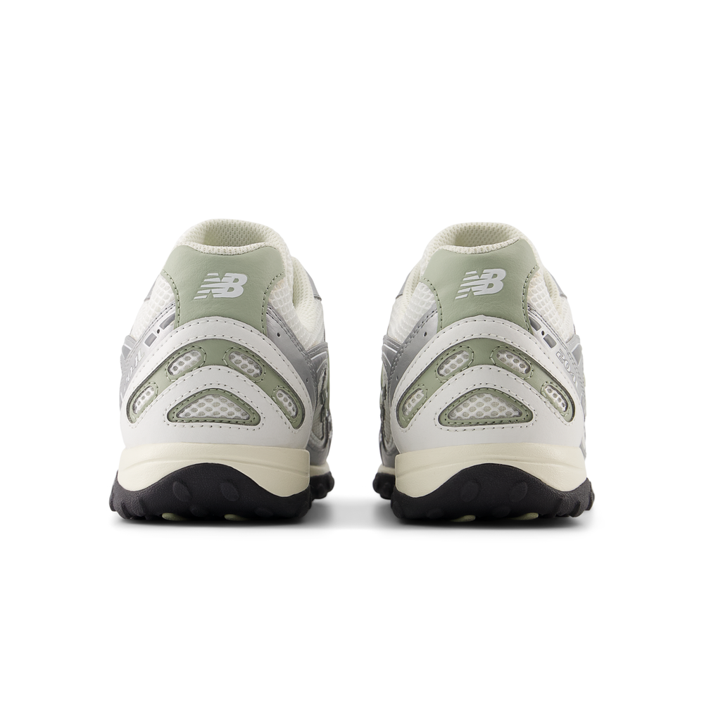 Unisex boty New Balance U204LSWB – stříbrný