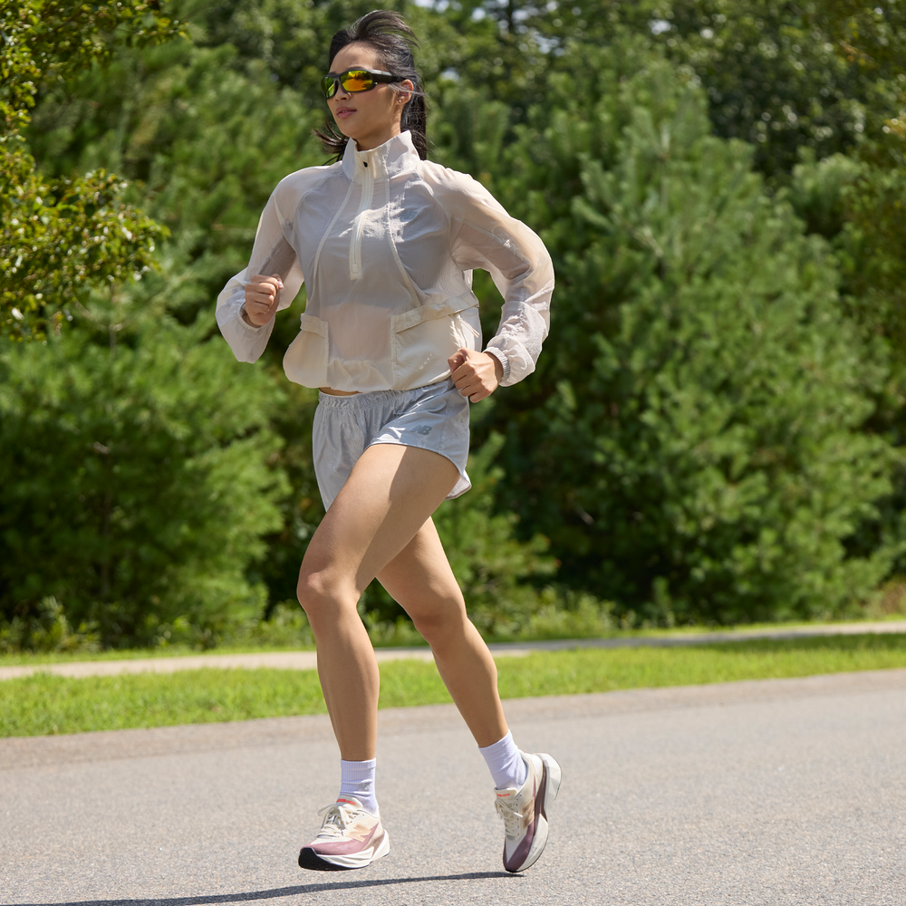 Dámské boty New Balance FuelCell Rebel v5 WFCXLJ5 – béžové