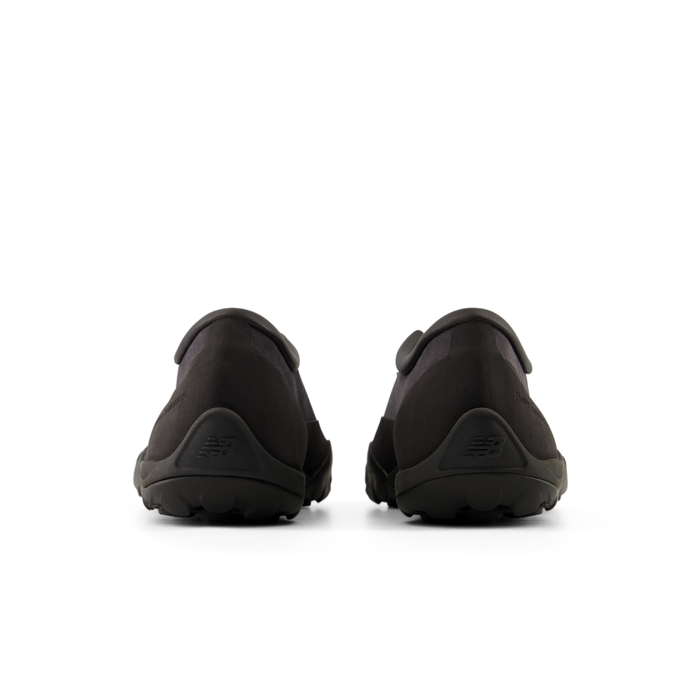 Unisex boty New Balance Minimus MT10T364 – černé