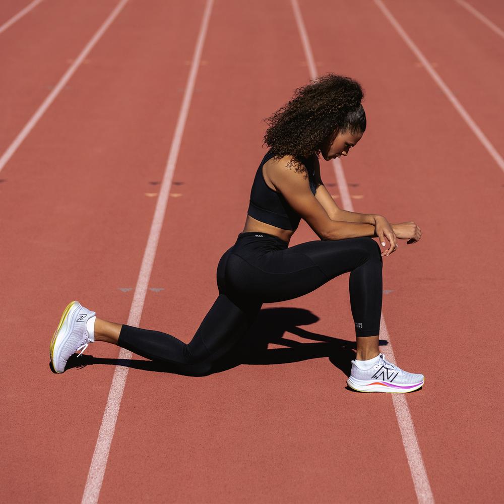 Dámské boty New Balance FuelCell Propel v4 WFCPRLG4 – bílé