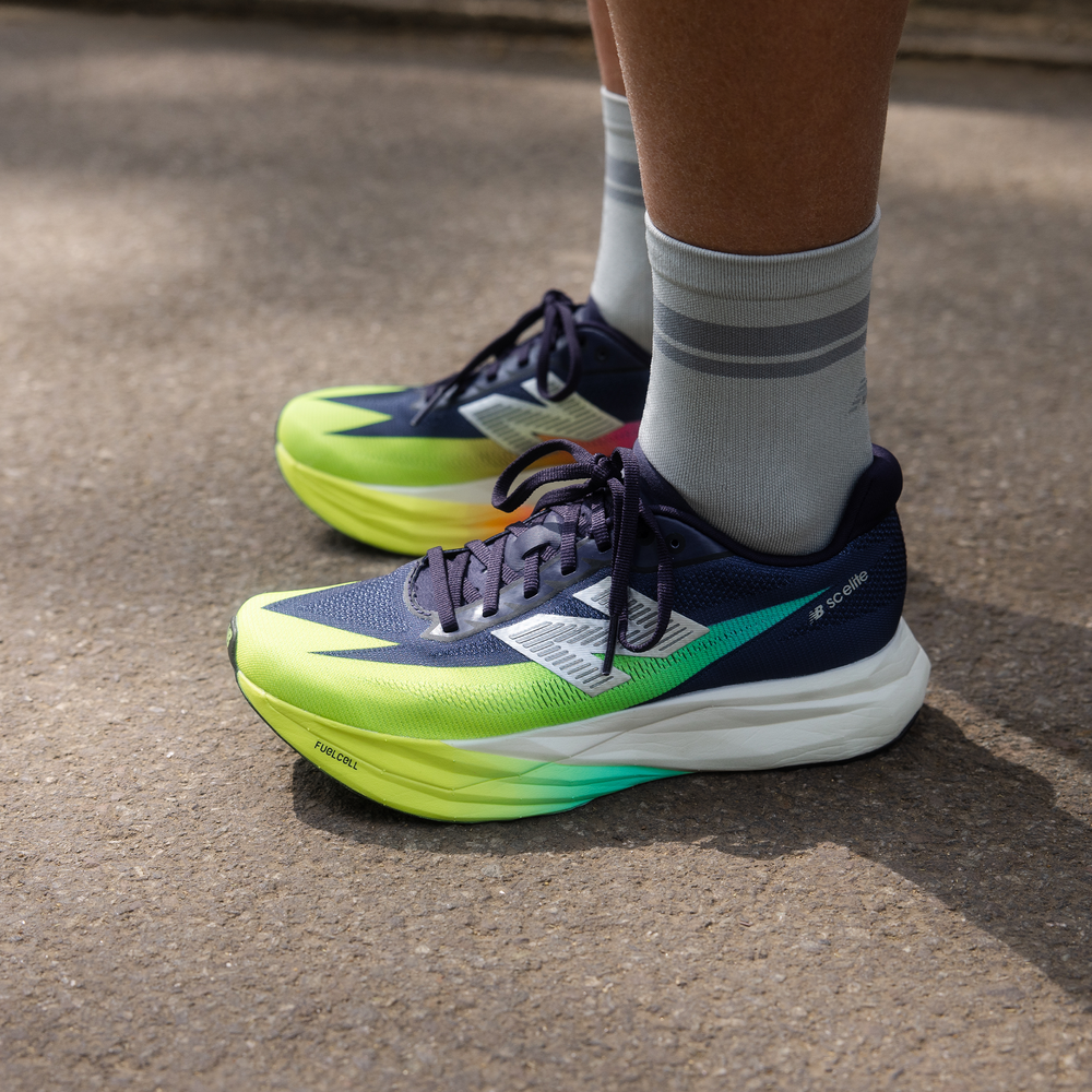 Dámské boty New Balance FuelCell SC Elite V5 WRCEL7UH – tmavomodrá