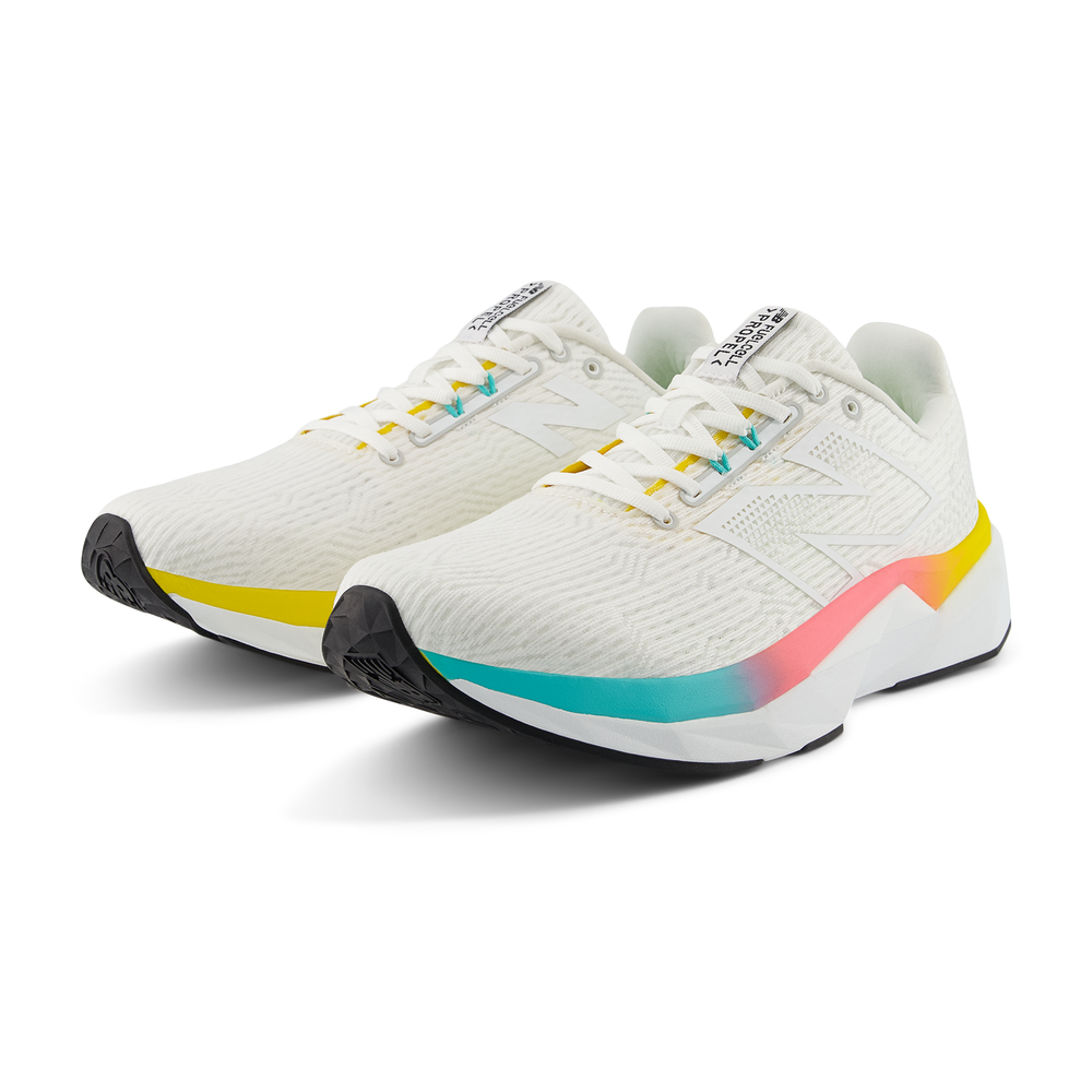 Pánské boty New Balance FuelCell Propel v5 MFCPRLC5 – bílé