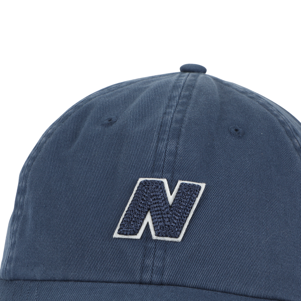 Čepice New Balance LAH51005NNY – tmavomodrá