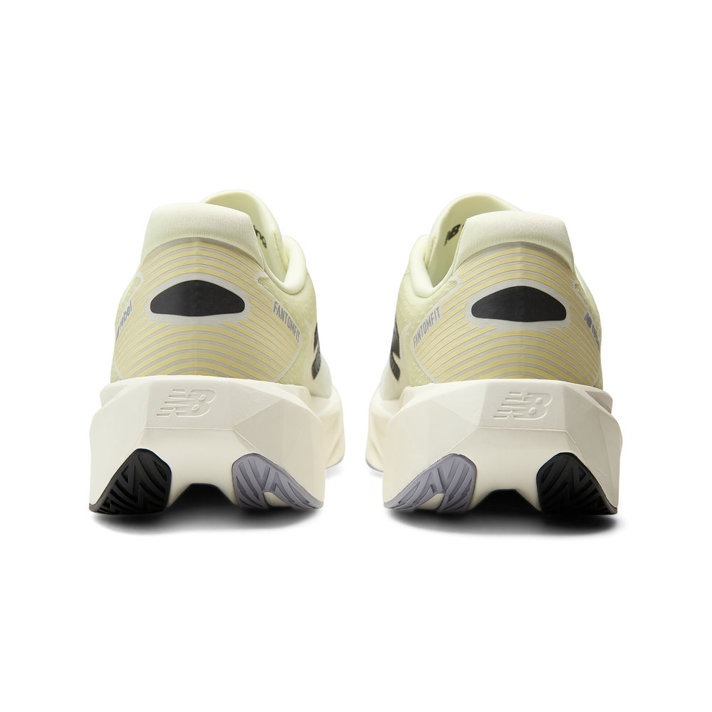 Pánské boty New Balance FuelCell Rebel v5 MFCX8QY – žluté