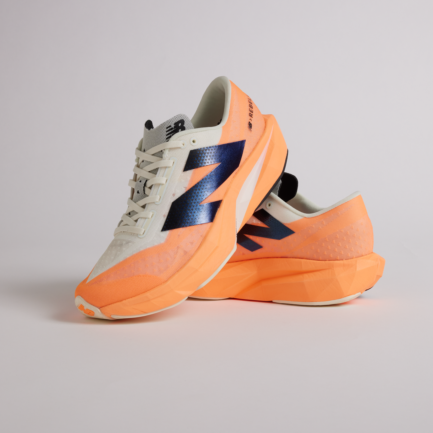 Dámské boty New Balance FuelCell Rebel v4 WFCXCC4 – oranžová