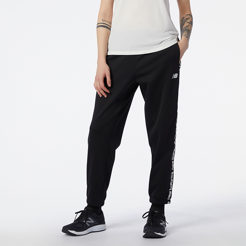 Levně Dámské kalhoty New Balance WP13176BK – černé