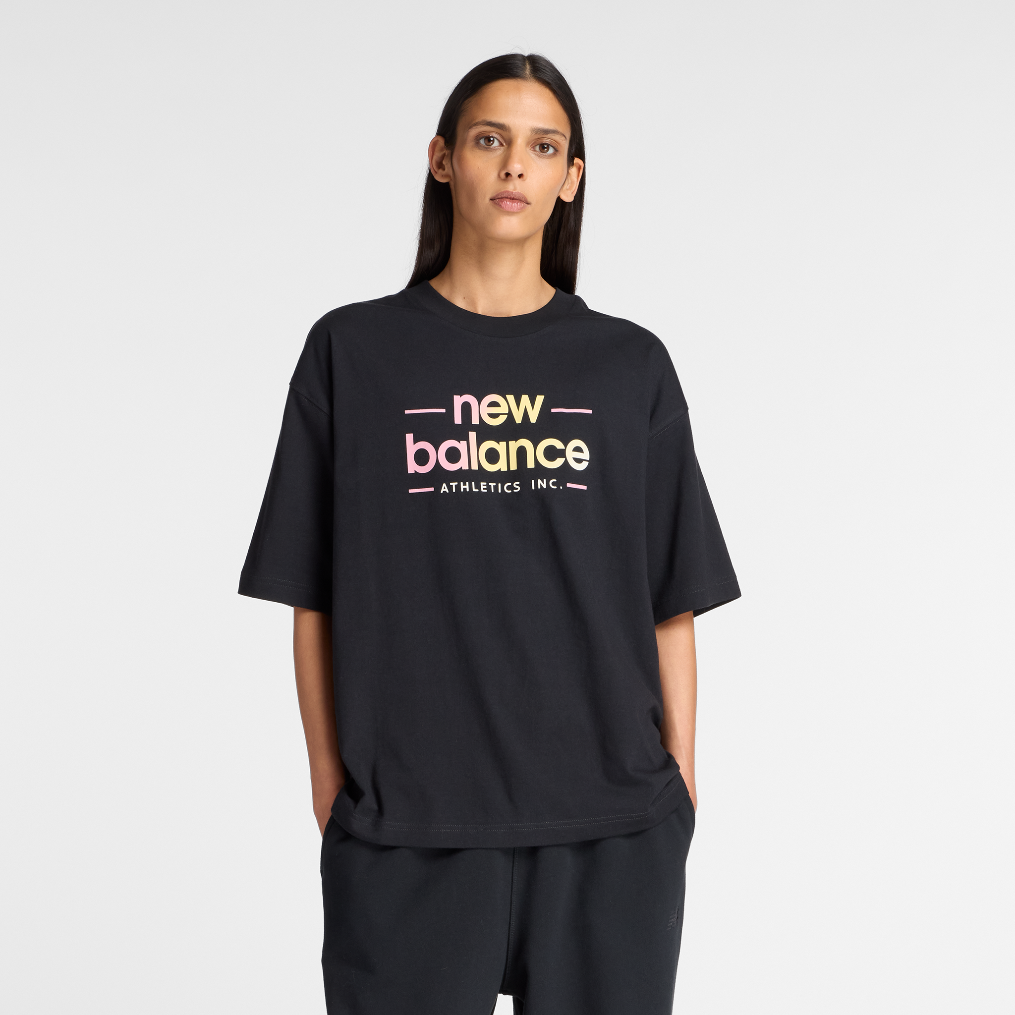 

Dámské tričko New Balance WT53916BK – černé