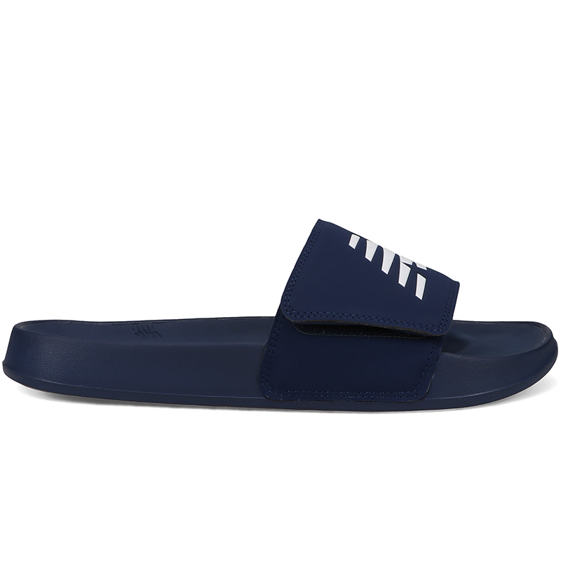 

Pánské pantofle New Balance SUA200F3 – tmavomodrá